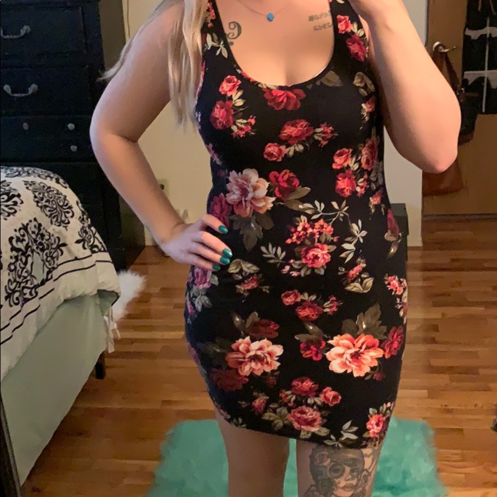 👗 Floral Fashion Nova dress 👗